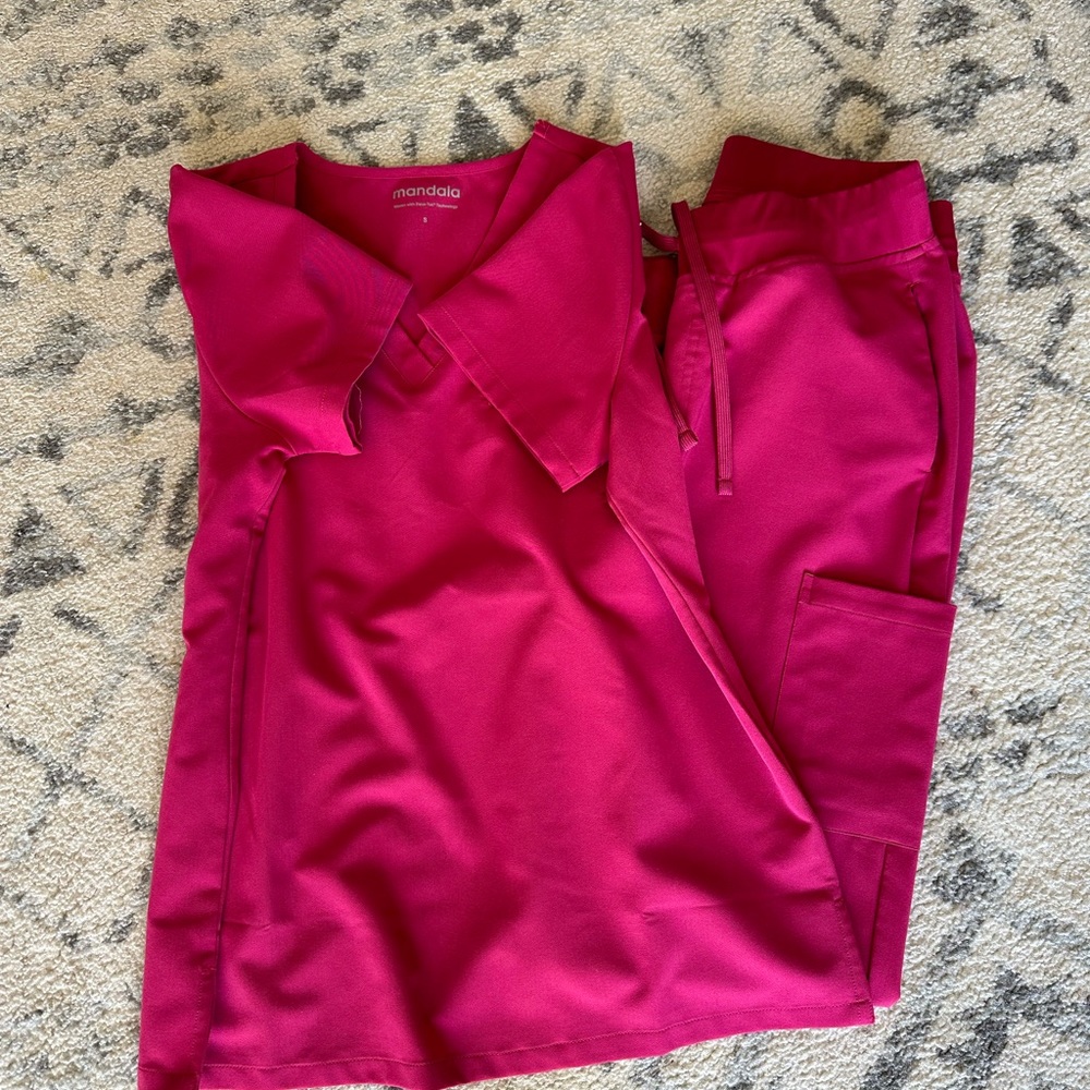 Deep Raspberry Mandala Scrub Set - Picture 2 of 2